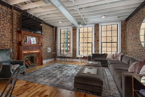 Smart TV, fireplace - Luxury Penthouse Loft with Private Rooftop Deck (Birmingham)