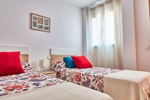 2 chambres, fer et planche à repasser, lit parapluie, Wi-Fi gratuit