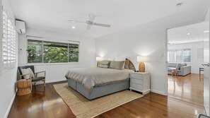 4 bedrooms, iron/ironing board, free WiFi, bed sheets - Luce del Sole - 21 Nairana Rest, Noosa Heads (Noosa Heads)