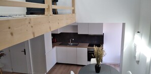 Refrigerador, horno, parrilla de estufa y lavavajillas 