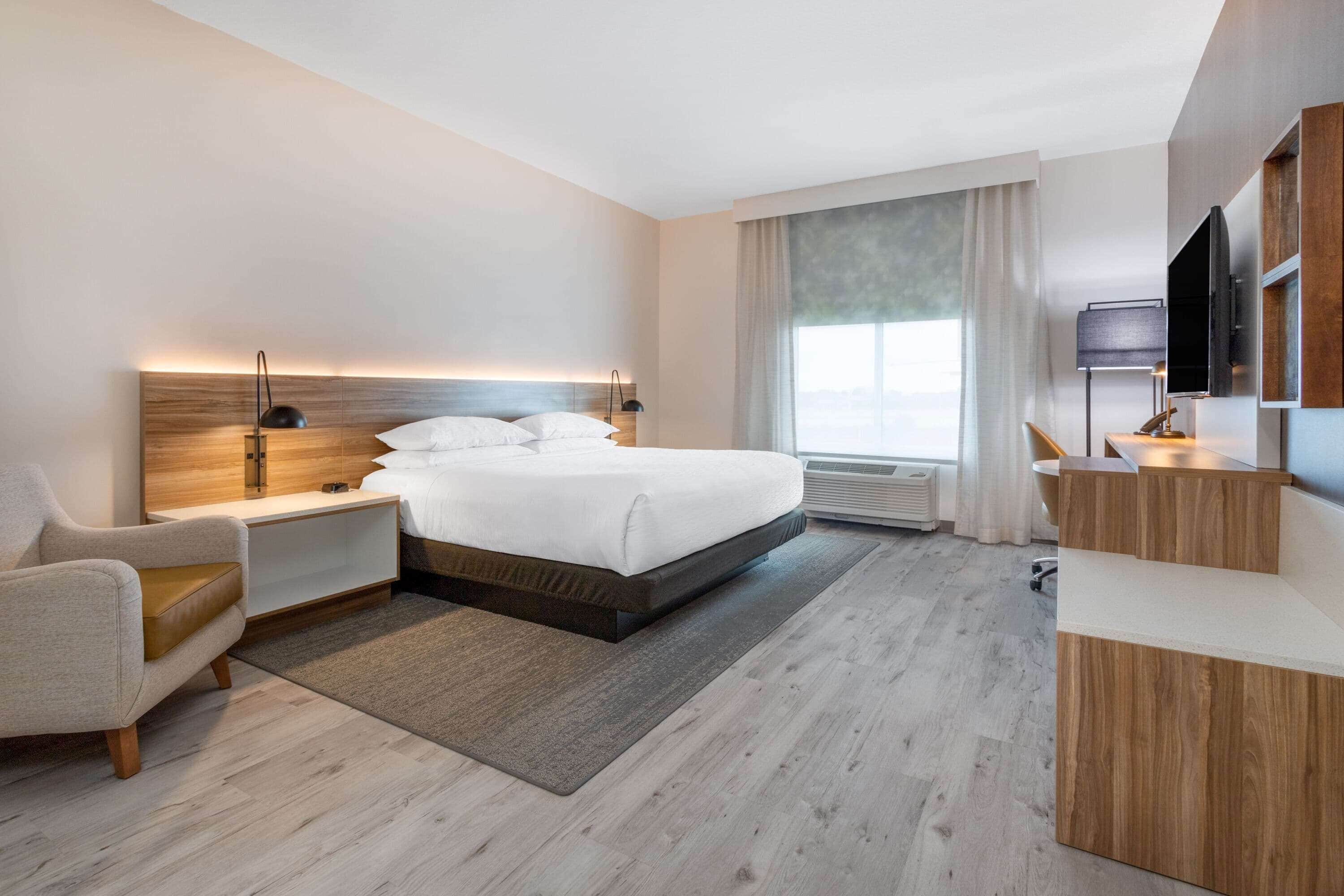 room, 1 king bed, accessible, non smoking (mobility,tub w grab bars) | desk, laptop workspace, iron/ironing board, free wifi