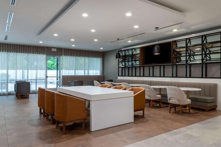 Wyndham Garden Orlando Airport - Image 3