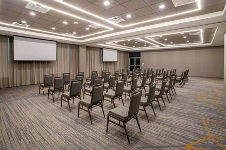 Wyndham Garden Orlando Airport - Image 41