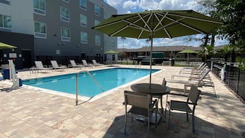 Outdoor pool, pool loungers