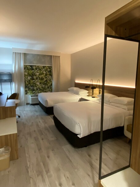 Wyndham Garden Orlando Airport - Image 26