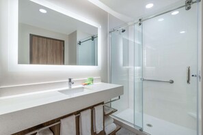 Designer toiletries, hair dryer, towels, soap - Wyndham Garden Orlando Airport (Orlando)