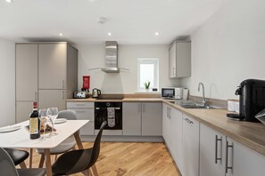 Fridge, microwave, oven, stovetop - Hawthorn - Oxford with Parking and Garden (Oxford)