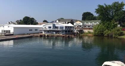 Upscale Vacation Stay in Bayfield