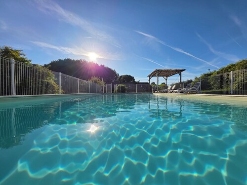 Gîte au Calme Sans Vis-à-vis Avec Grande Piscine Privative