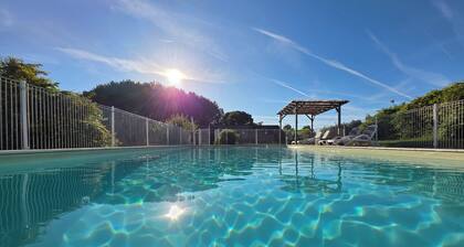 Gîte au Calme Sans Vis-à-vis Avec Grande Piscine Privative