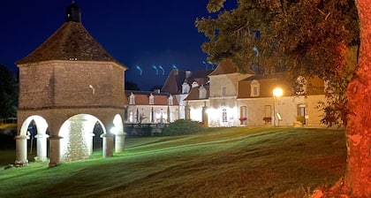 Gîte au Calme Sans Vis-à-vis Avec Grande Piscine Privative