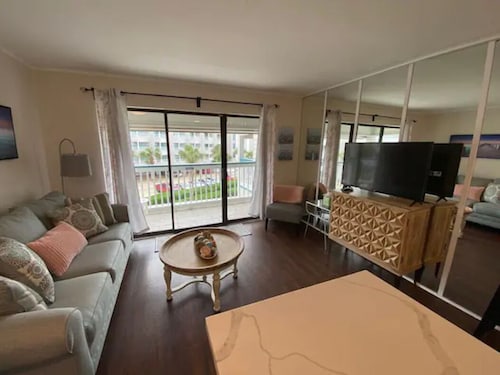 Beach Getaway with Gulf Views and Great Location!