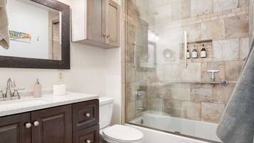 Combined shower/tub, hair dryer, towels