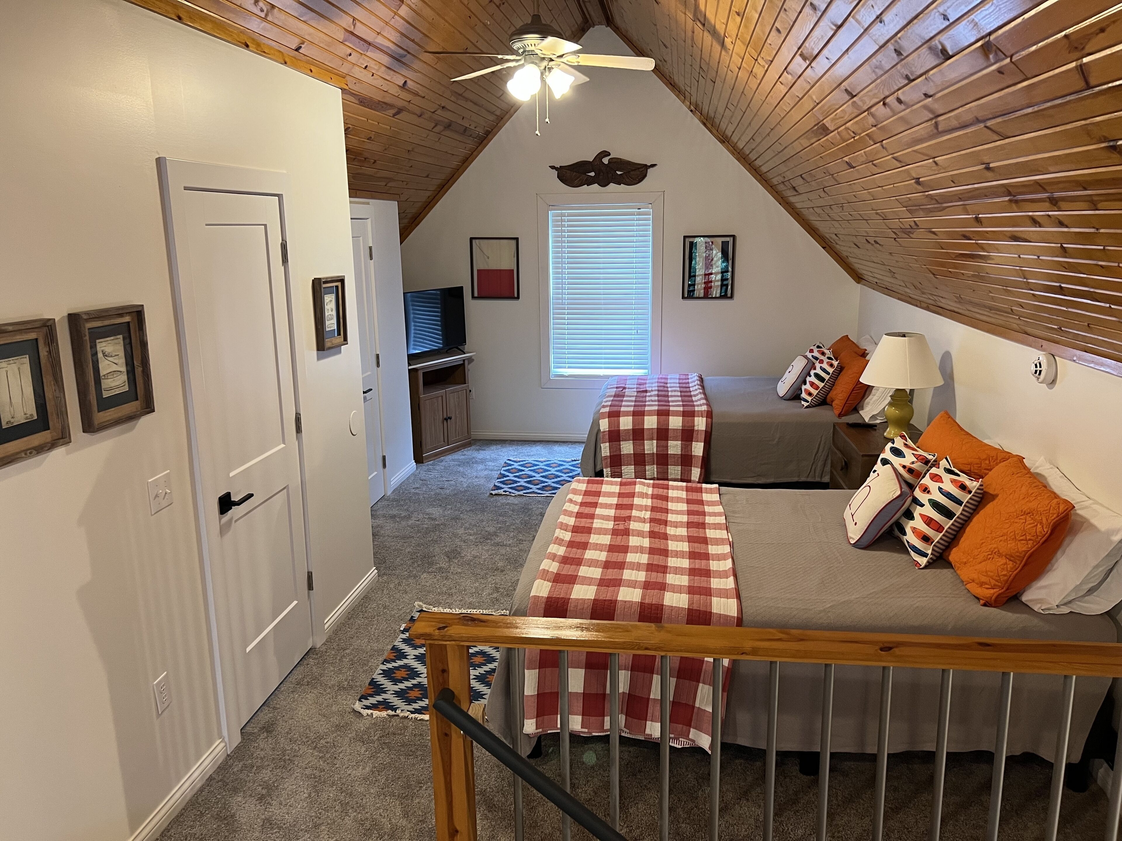 Gorgeous Lake Front home with hot tub