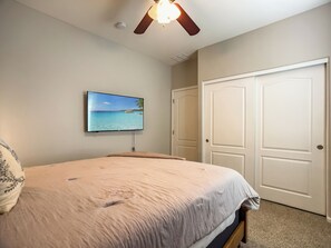3 bedrooms, desk, iron/ironing board, free WiFi