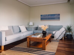 Smart TV, tenis de mesa, libros y estéreo 