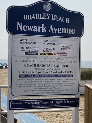 Exterior - Great Beach Bungalow, steps from the ocean!! Free Wifi & Beach Tags!! (Bradley Beach)