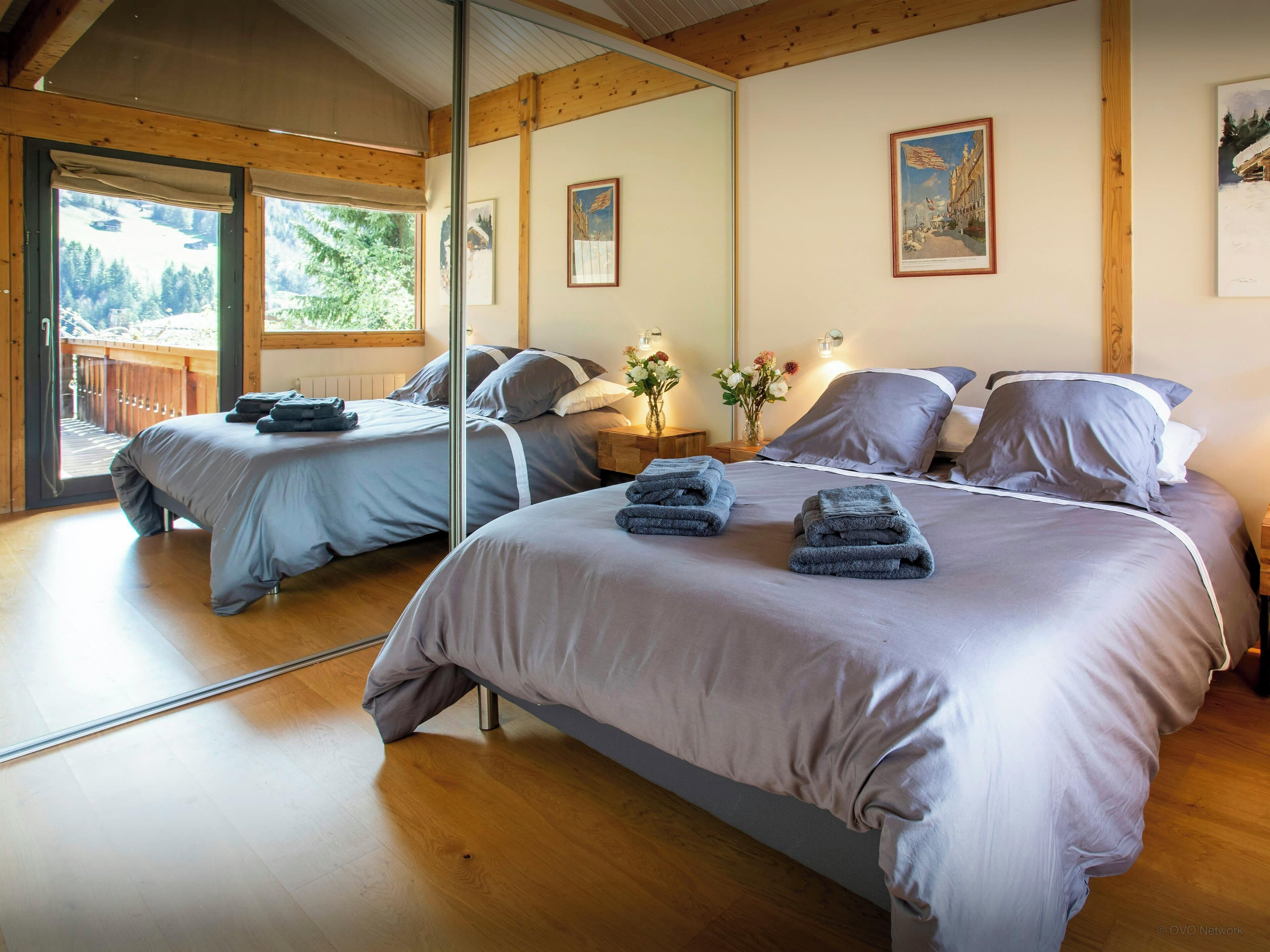 4 habitaciones, tabla de planchar con plancha, wifi y ropa de cama 