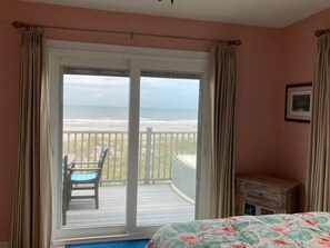 3 bedrooms, travel cot, free WiFi, bed sheets