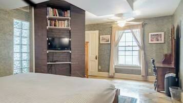 1 soverom, skrivebord, strykejern/-brett og wi-fi