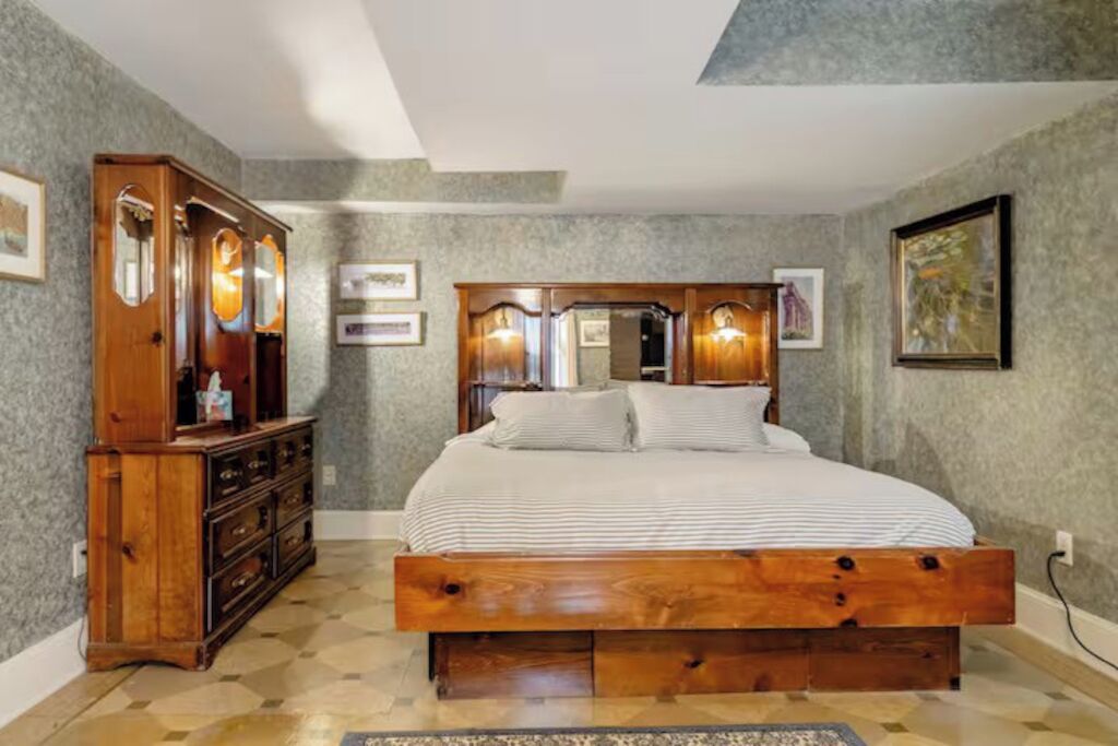 1 habitación, escritorio, tabla de planchar con plancha y wifi 