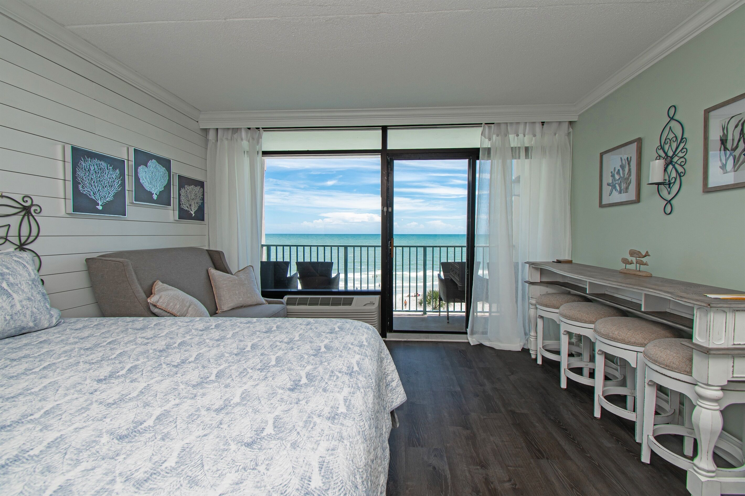 Beachfront, Snowbirds Welcome, Indoor/Outdoor Pool