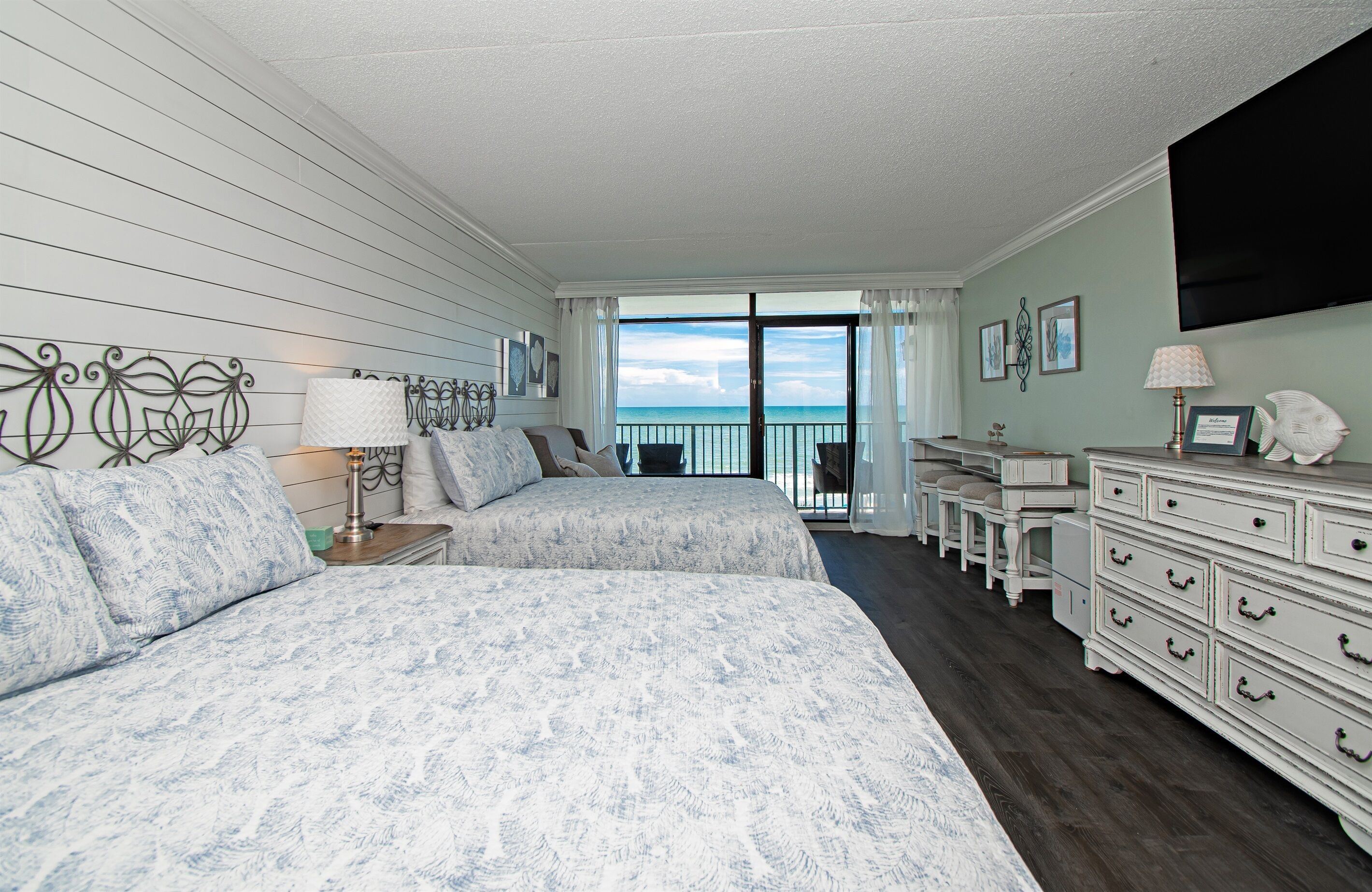 Beachfront, Snowbirds Welcome, Indoor/Outdoor Pool