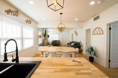 Sunset Heights Bungalow near Downtown and UTEP