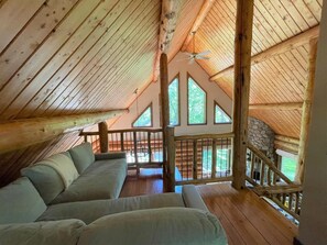 Smart TV, fireplace, foosball, stereo - Beautiful Log Cabin Retreat on 6 Acres of Forest Only 10 Minutes to Lake Geneva. (Burlington)