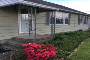 Exterior detail - House with fenced yard and easy access to I-70 (Heath)