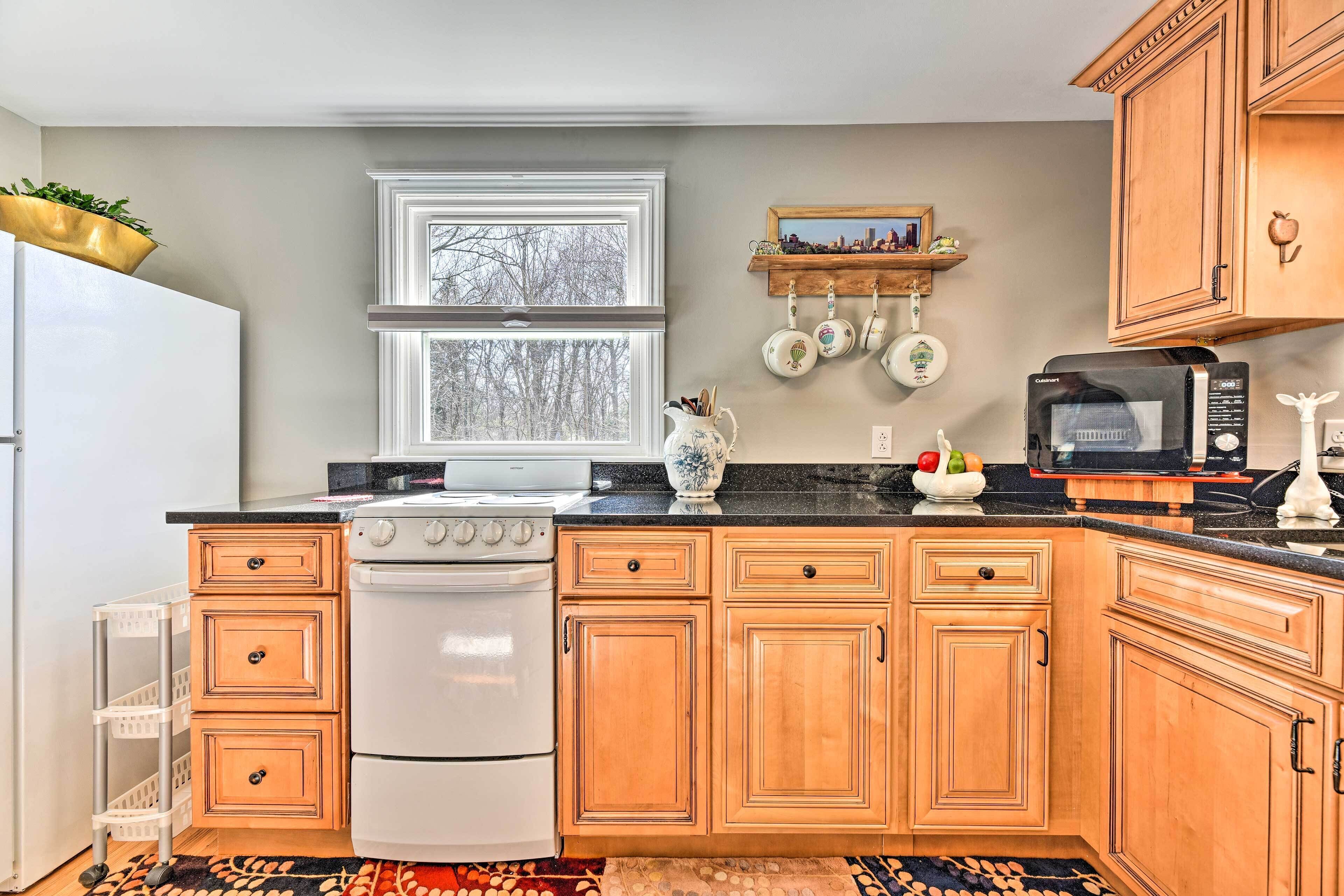 Trolley Apt Upper: Steps to Village Trail & Canal!