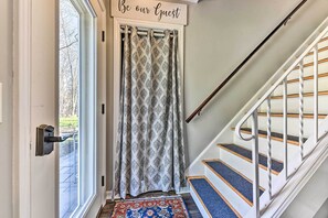 Interior - Trolley Apt Upper: Steps to Village Trail & Canal! (Pittsford)