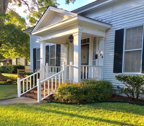 Exterior detail - LA BELLE MAISON - Beautiful 1850 Historical home just across from Lions Park! (Jefferson)