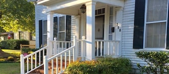 LA BELLE MAISON - Beautiful 1850 Historical home just across from Lions Park!