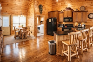 雪櫃、微波爐、焗爐、爐具