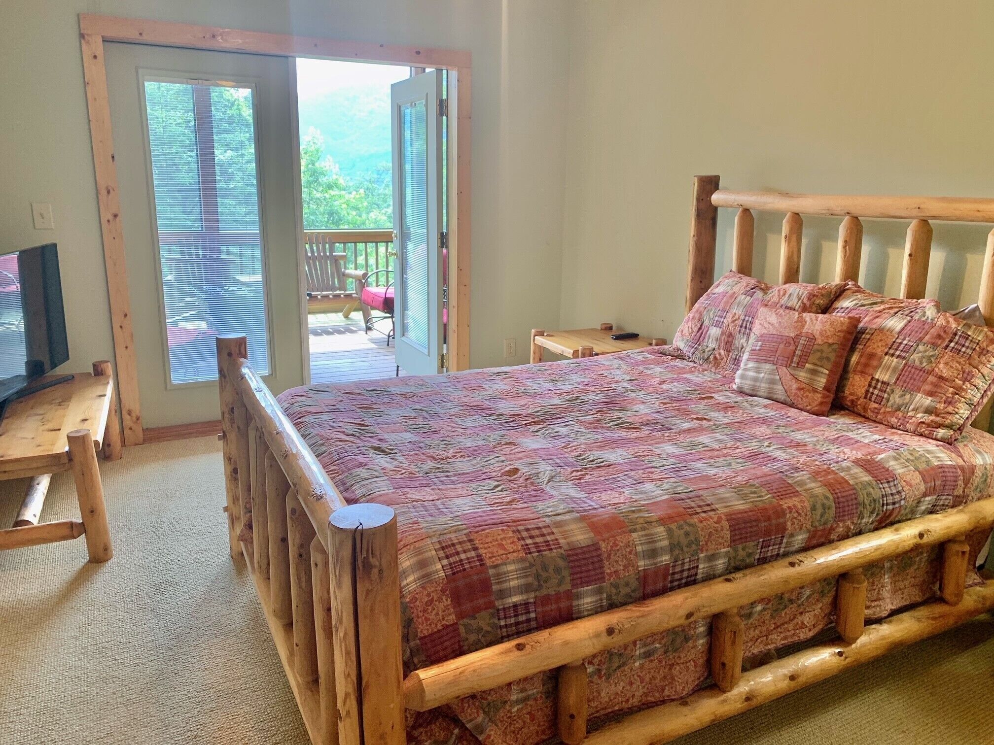 3 slaapkamers, een strijkplank/strijkijzer, wifi, beddengoed