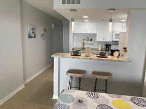 Fridge, microwave, oven, stovetop - Great studio, wonderful amenities, OCEAN views! (Galveston)