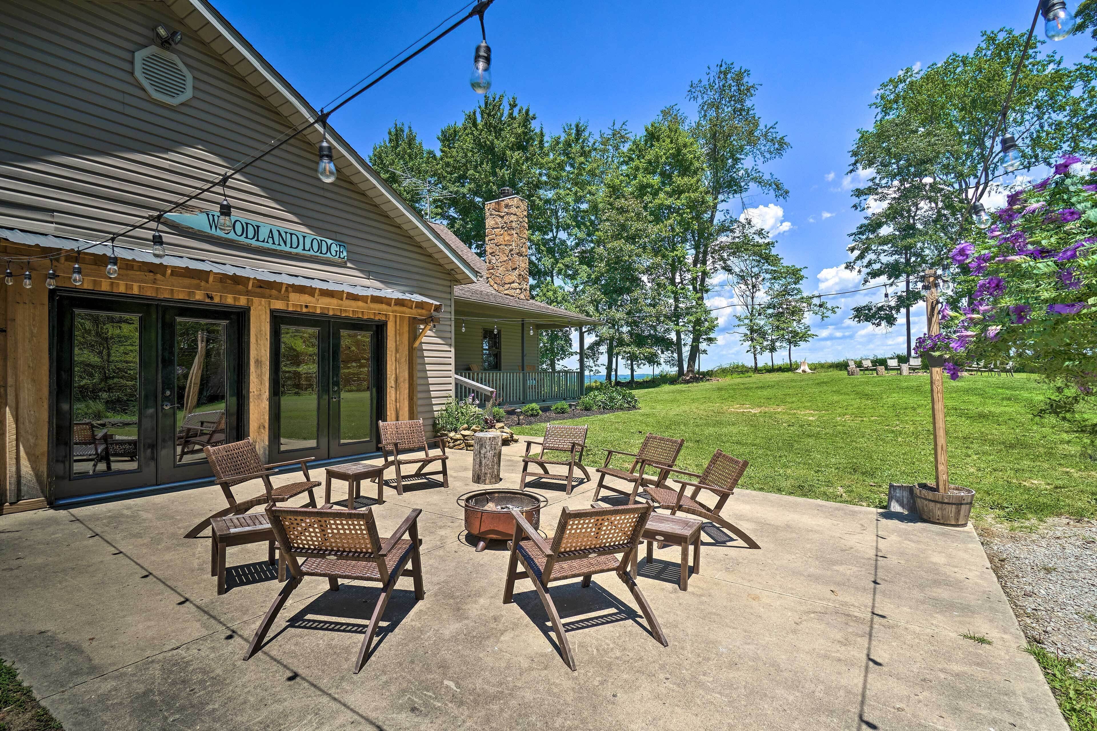 Hocking Hills 'Woodland Lodge' on 14 Acres!