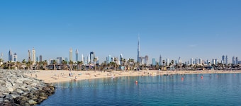 โรงแรม คราวน์ พลาซ่า ดูไบ จูไมราห์ บาย IHG