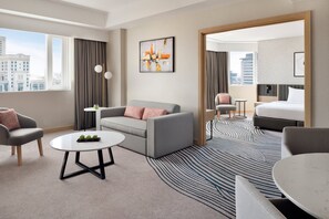 1 bedroom, Egyptian cotton sheets, premium bedding, down comforters