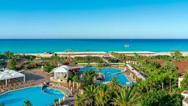 A resort with multiple swimming pools, a beach, and a clear view of the ocean. - Club Hotel Turan Prince World Select Villa (Manavgat)