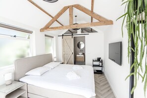 1 bedroom, WiFi, bed sheets - Be So Suite : Perfect getaway for 2 (Zandvoort)