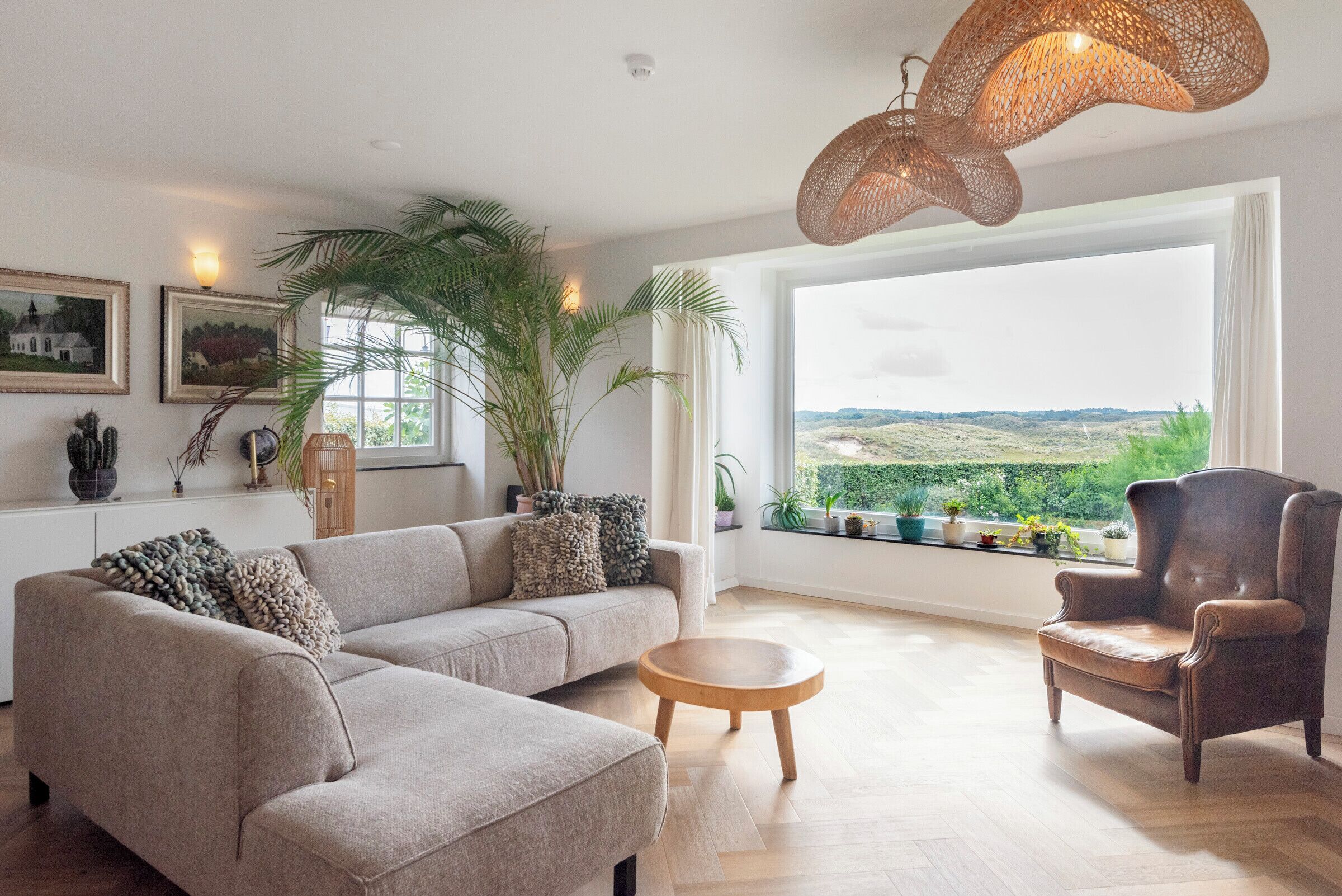 Televisión, chimenea, estéreo