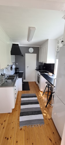 Hel Stuga för 4 i Härlig Bymiljö