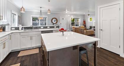 Family fun home with hot tub, arcade and zipline