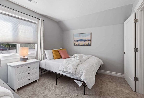 2 bedrooms, desk, iron/ironing board, travel cot
