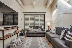 TV connectée, cheminée, chaîne hi-fi, imprimantes