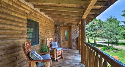 Eureka Springs Area Cabin w/ Deck + 7 Acres!