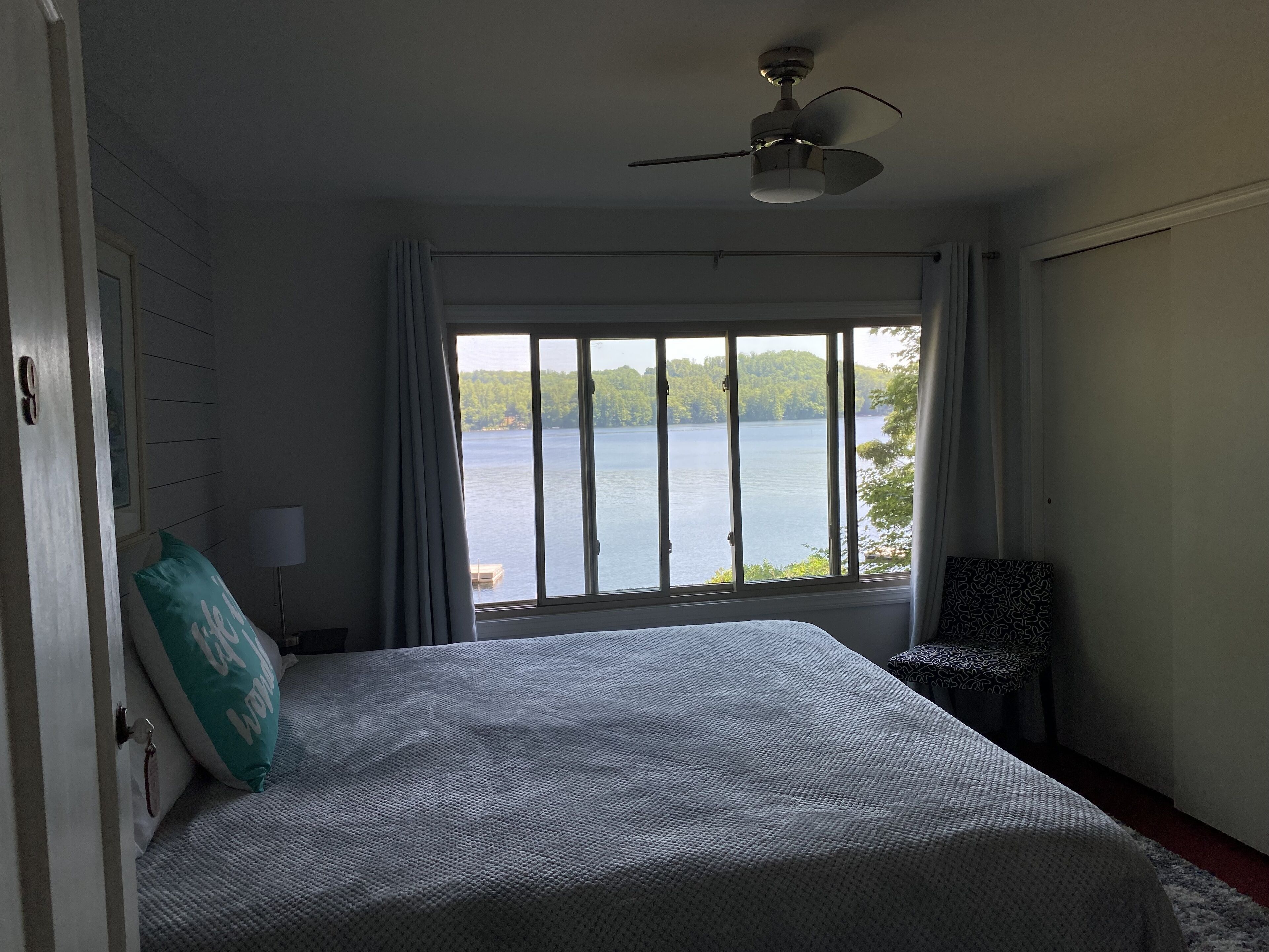 6 slaapkamers, een bureau, gratis wifi, beddengoed