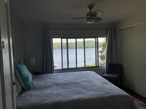 6 soverom, skrivebord, wi-fi (inkludert) og sengetøy